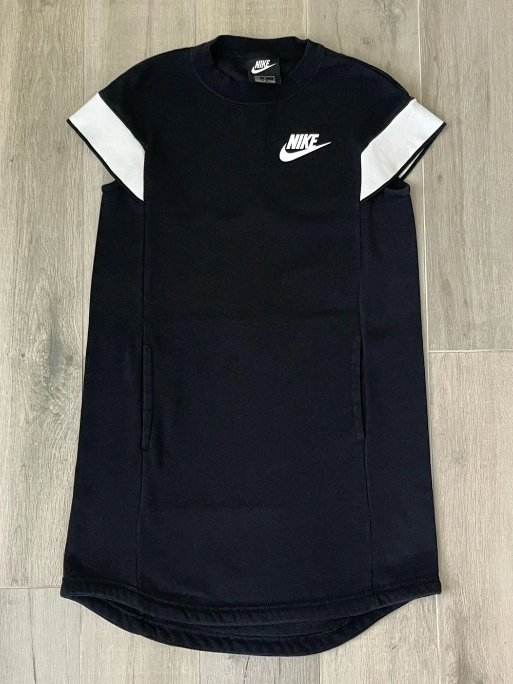 Nike Girls Black Fleece Sweatshirt Dress White Sleeve Detail Size Large (Youth)